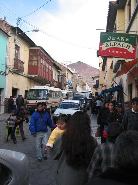 Bolivians going to work in the shadow of Cerro Rico