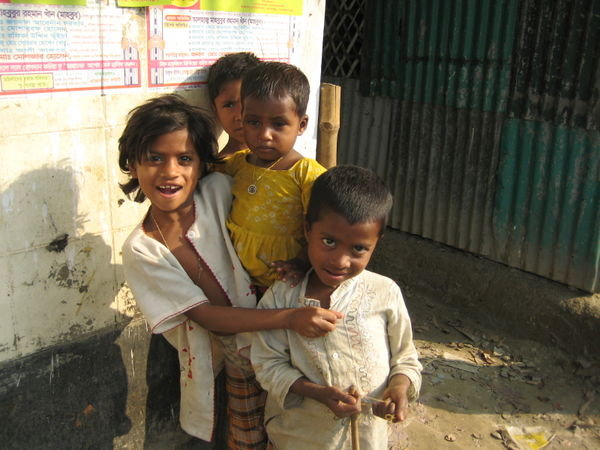 kids from the jamdani-weaving village