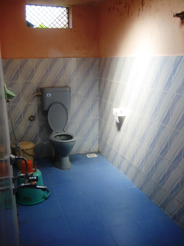 bathroom in Shanthi Hampi