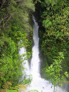 twin waterfalls, Park Pumalin