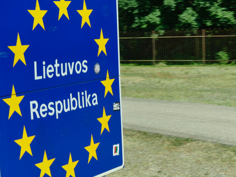 border sign to Latvia