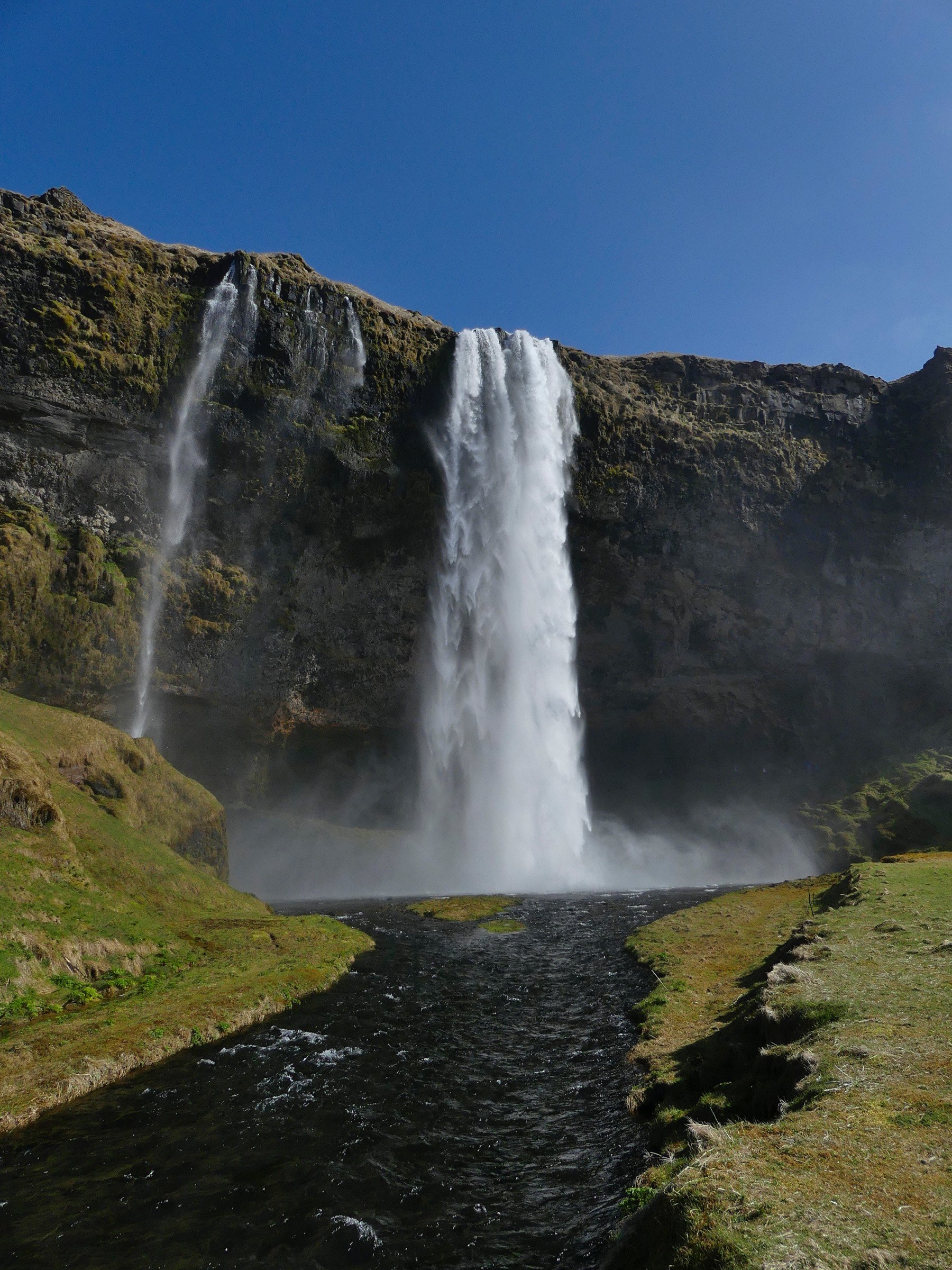 Seljalandsfoss waterfall | Photo