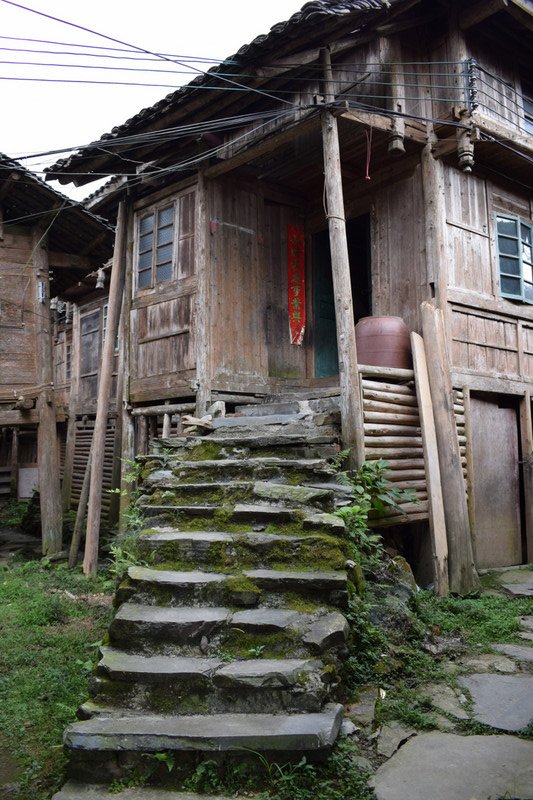 Wejście do starej chaty Mniejszosci Yao.