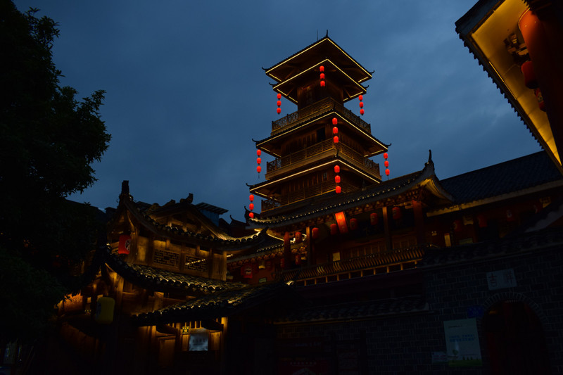 Zhangjiajie nocą.