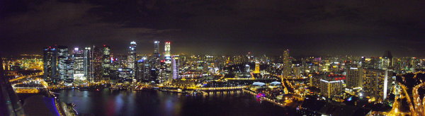 Nocna panorama poludniowego brzegu Singapuru