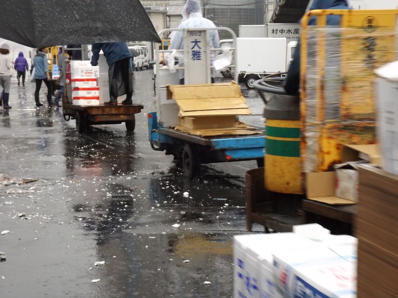 W Tsukiji ruch jak na autostradzie do Władywostoku.