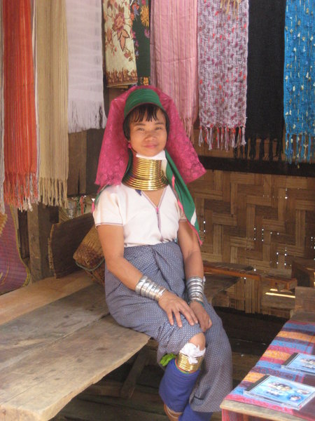 Visit to long-neck tribe village