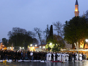 Evening prayers in front of the Hagia Sophia