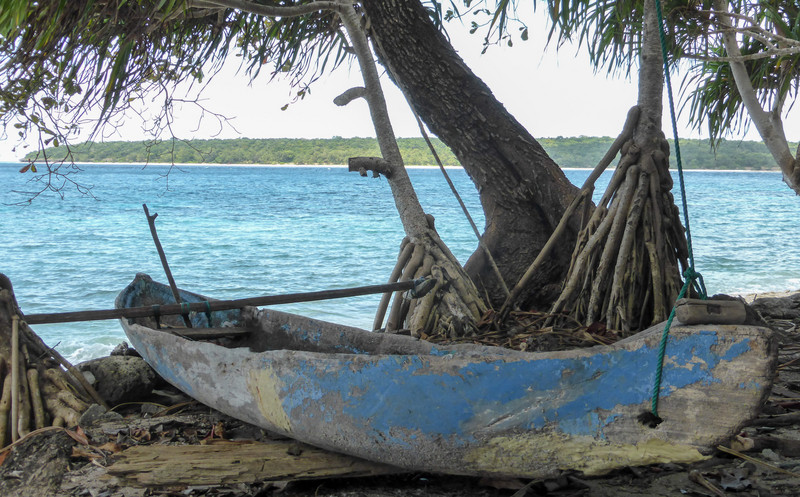Traditional fishing boat, Jaco Island in background
