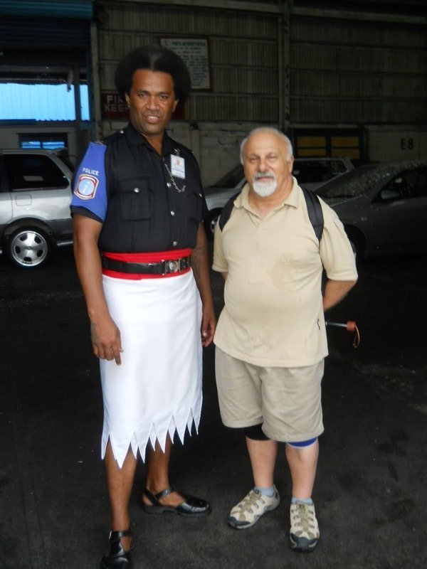 Don with Fijian cop 