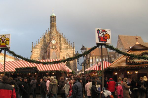 Market with Frauenkirche in the background