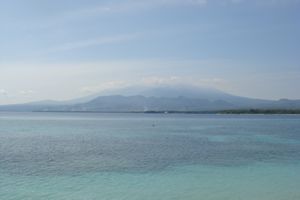 view from the beach to Lombok-Rinjani