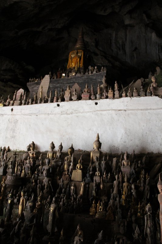 Buddhastatuen in der Höhle