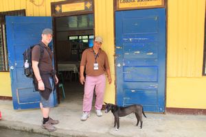 Schule in Batad mit Michael und Hund