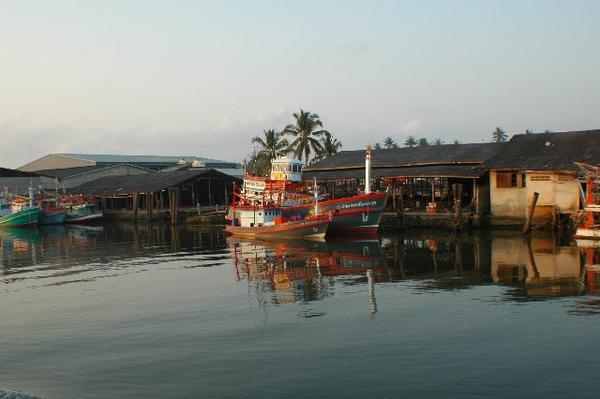 the morning at the dock on the way to Koh Tao