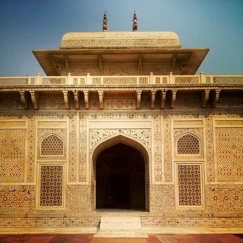 Tomb of I'timād-ud-Daulah entrance