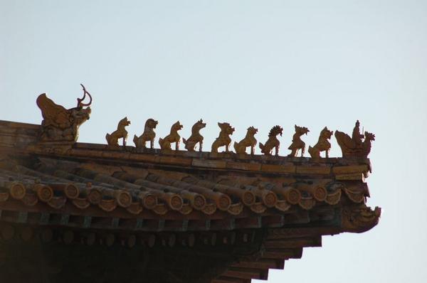 little active figures on each roof.