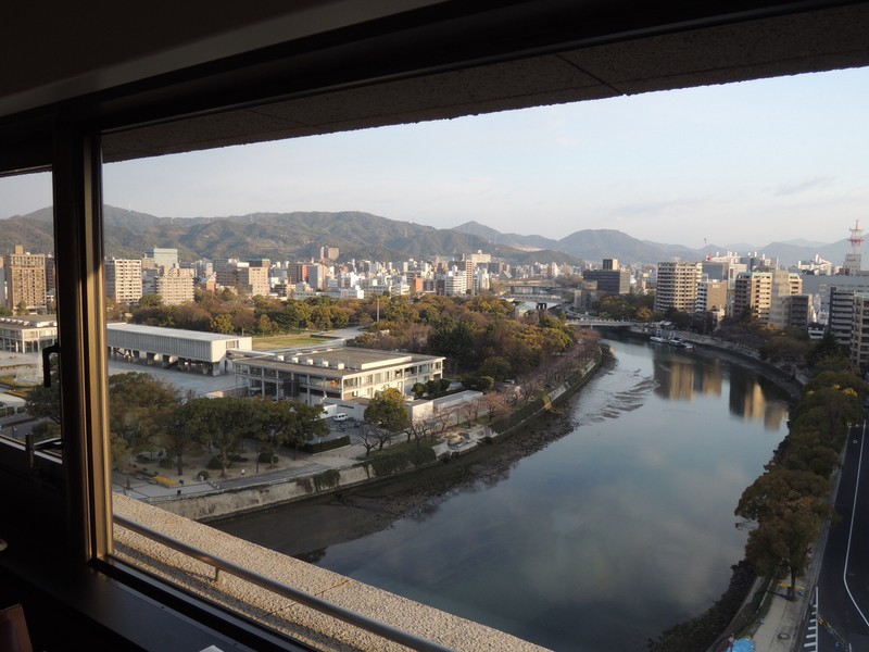 Der "Frühstücks-Blick" auf Hiroshima und den Peace Memorial Parc