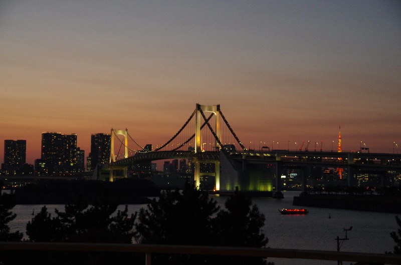 Tokio Skyline und die Rainbow Bridge