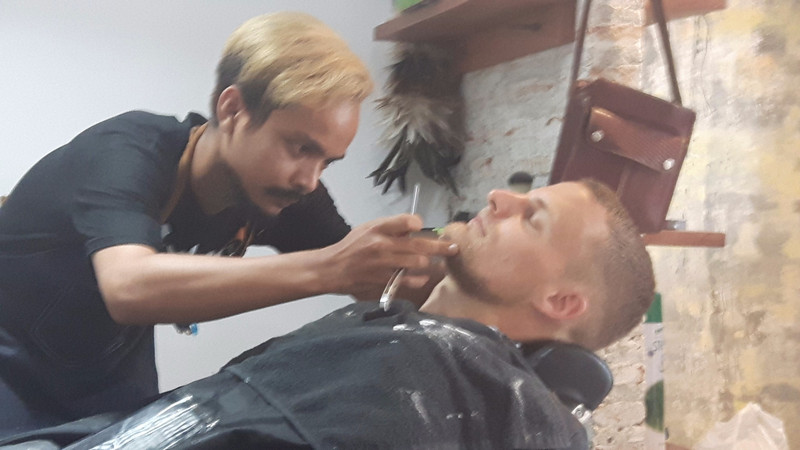 Barber Shop auf Indonesisch