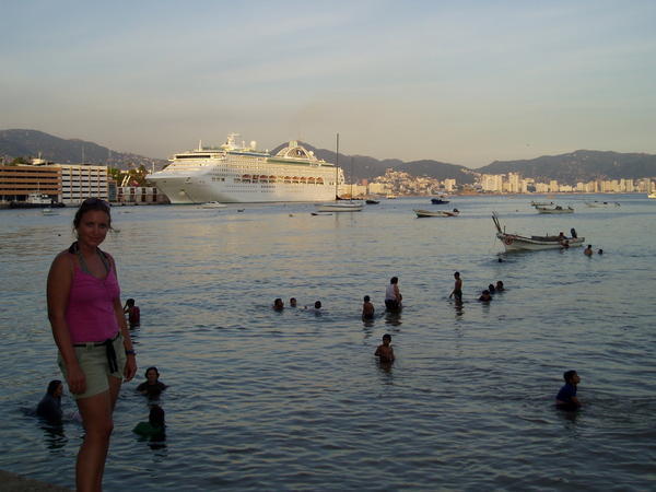 Acapulco cruise ship
