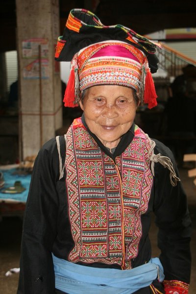 Yao woman in Dumo market