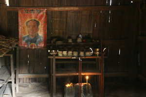 altar with Mao
