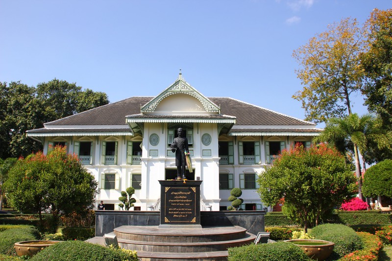 ex-governor building