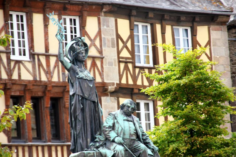 statue of Ernest Renan and Athena