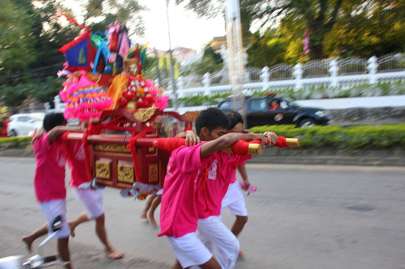 roaming the street with the sedan chair