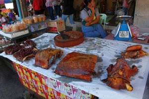 roasted pig sell in market