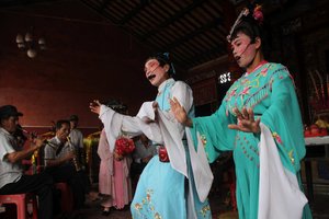 Qiong Opera show in small village