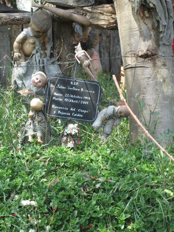 The grave marker on Isla de las Muñecas