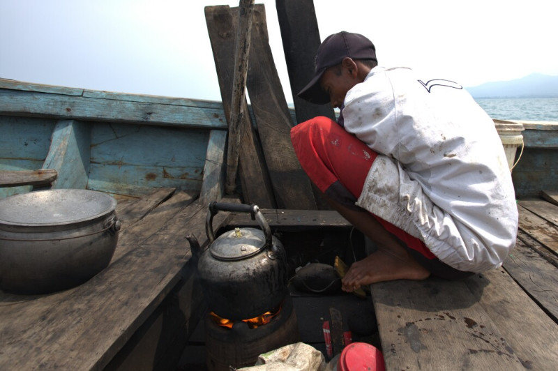 Cooking on the fishing boat to Krakatau