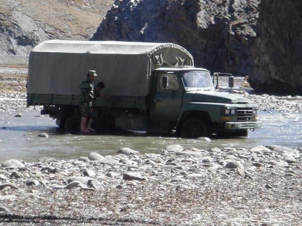 Chinese army stuck crossing same river