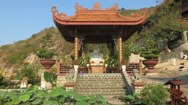 Sam Mountain temple