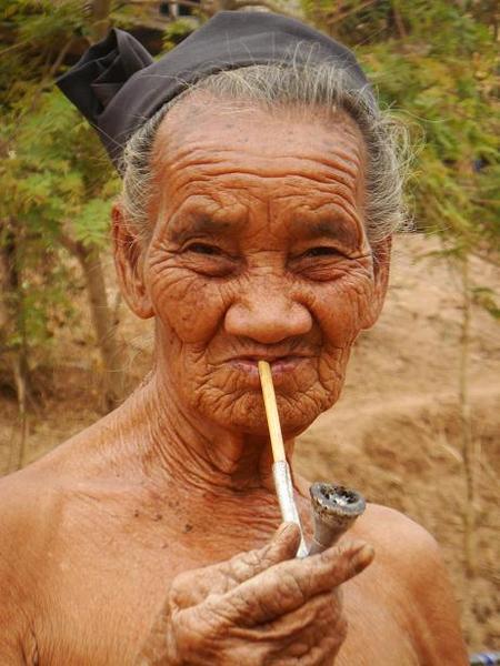 Local woman in Nam Dee village 