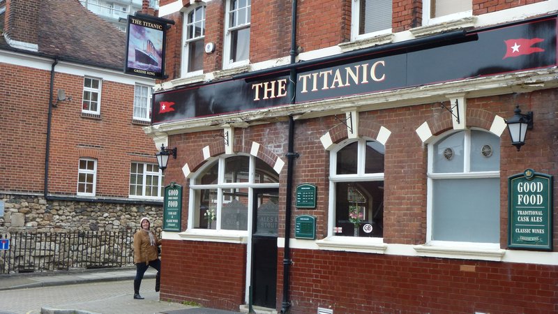 Titanic Pub