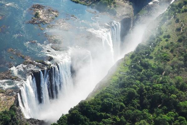 Helicopter flight over Victoria Falls, Zambia | Photo