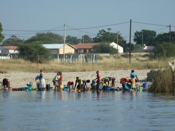 Wäsche am Kawango