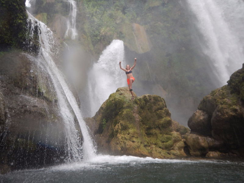 waghalsige Tour hinter den Wasserfall Pulhapanzak