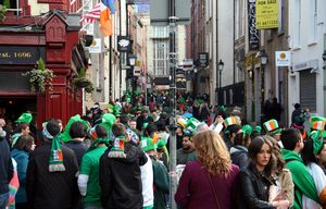 crowds in Temple Bar