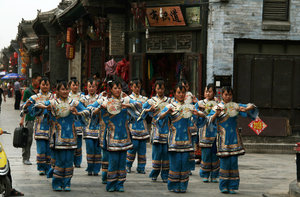 a show on the streets of Pingyao
