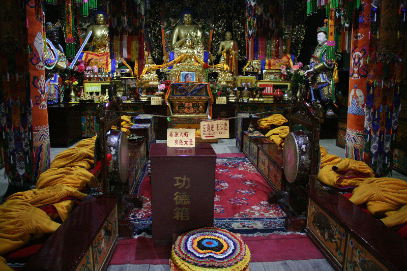 prayer hall at Pusa Ding Temple