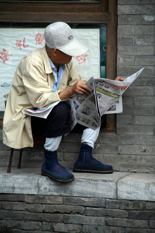 reading a paper in the hutongs