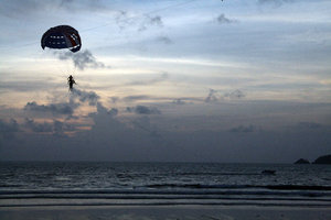 parasailing at Patong