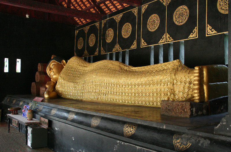 reclining Buddha at Chedi Luang
