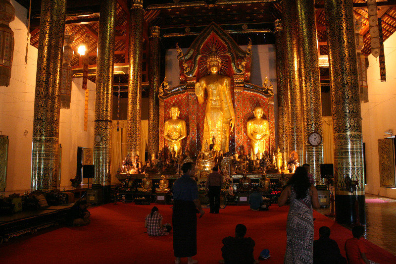 inside the big temple at Chedi Luang