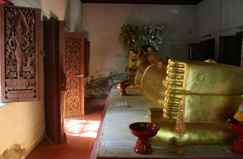 reclining Buddha at Phra Singh