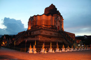 Chedi Luang at dusk